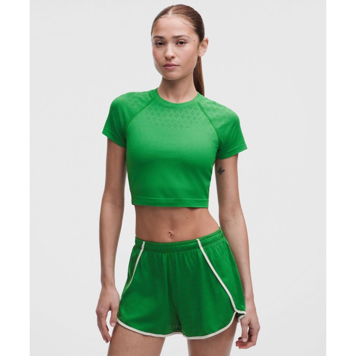 룰루레몬(LULULEMON) 스위프틀리 테크 크롭 숏슬리브 셔츠 2.0  JDCH