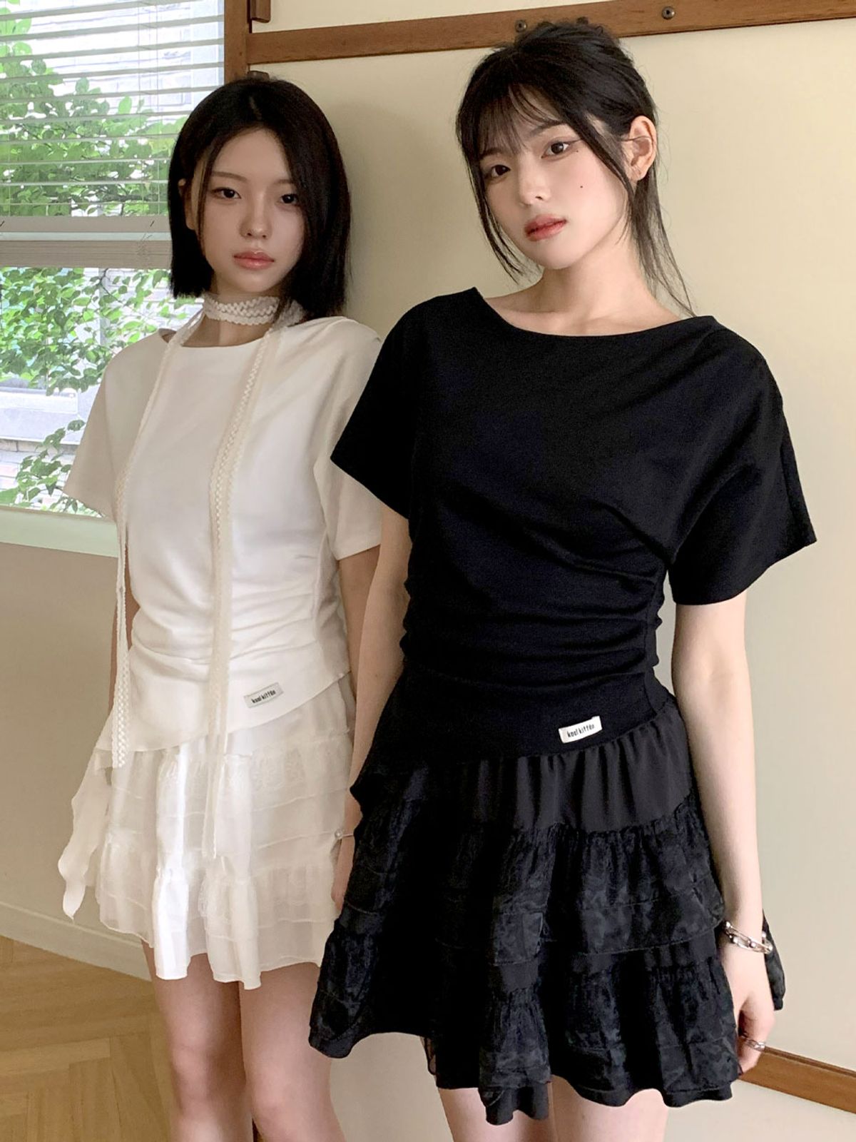 쿨키튼(KOOLKITTEN) 언발 사이드 플레어 티셔츠 2colors