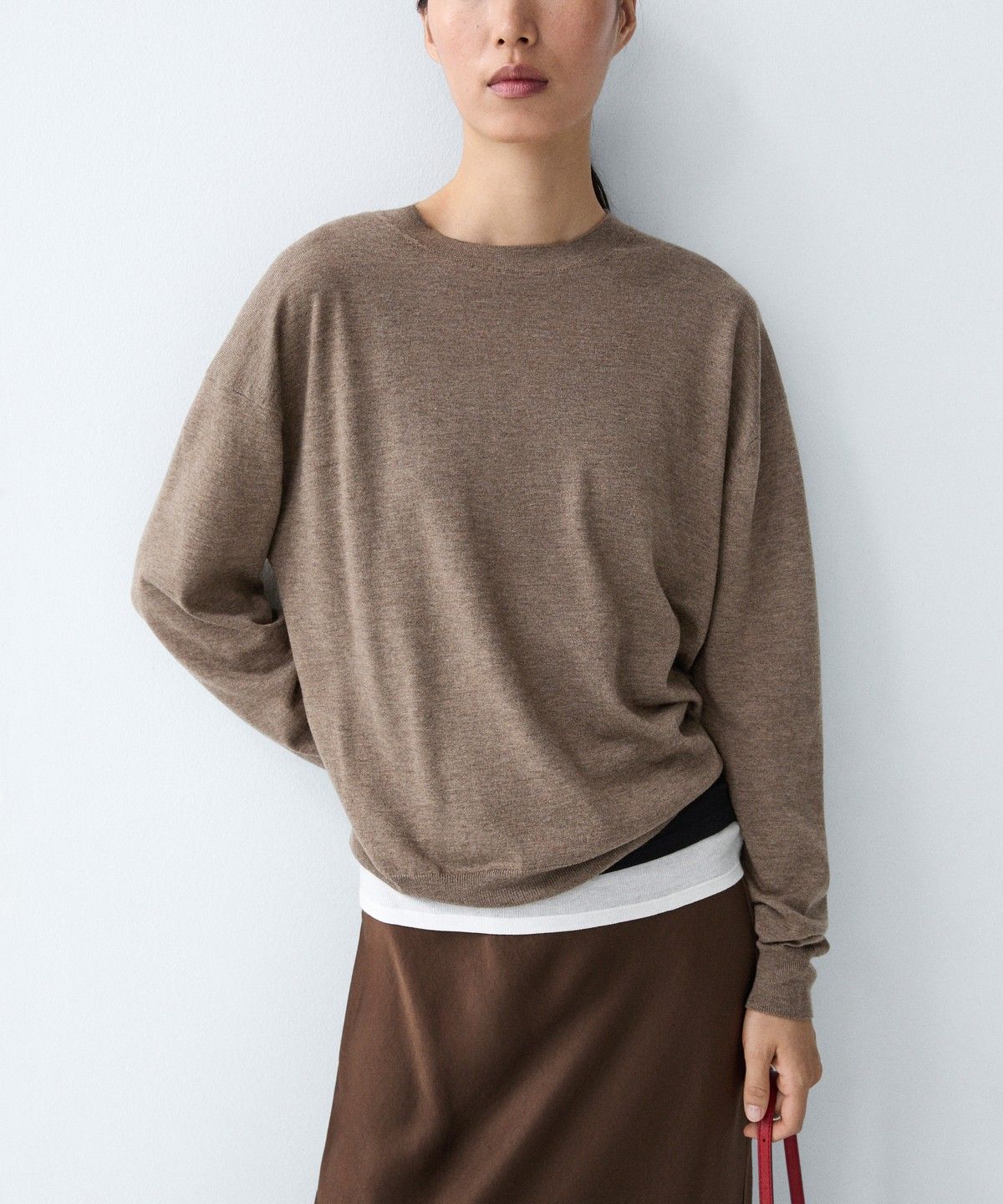 마시모두띠(MASSIMO DUTTI) 라운드넥 파인 니트 스웨터
