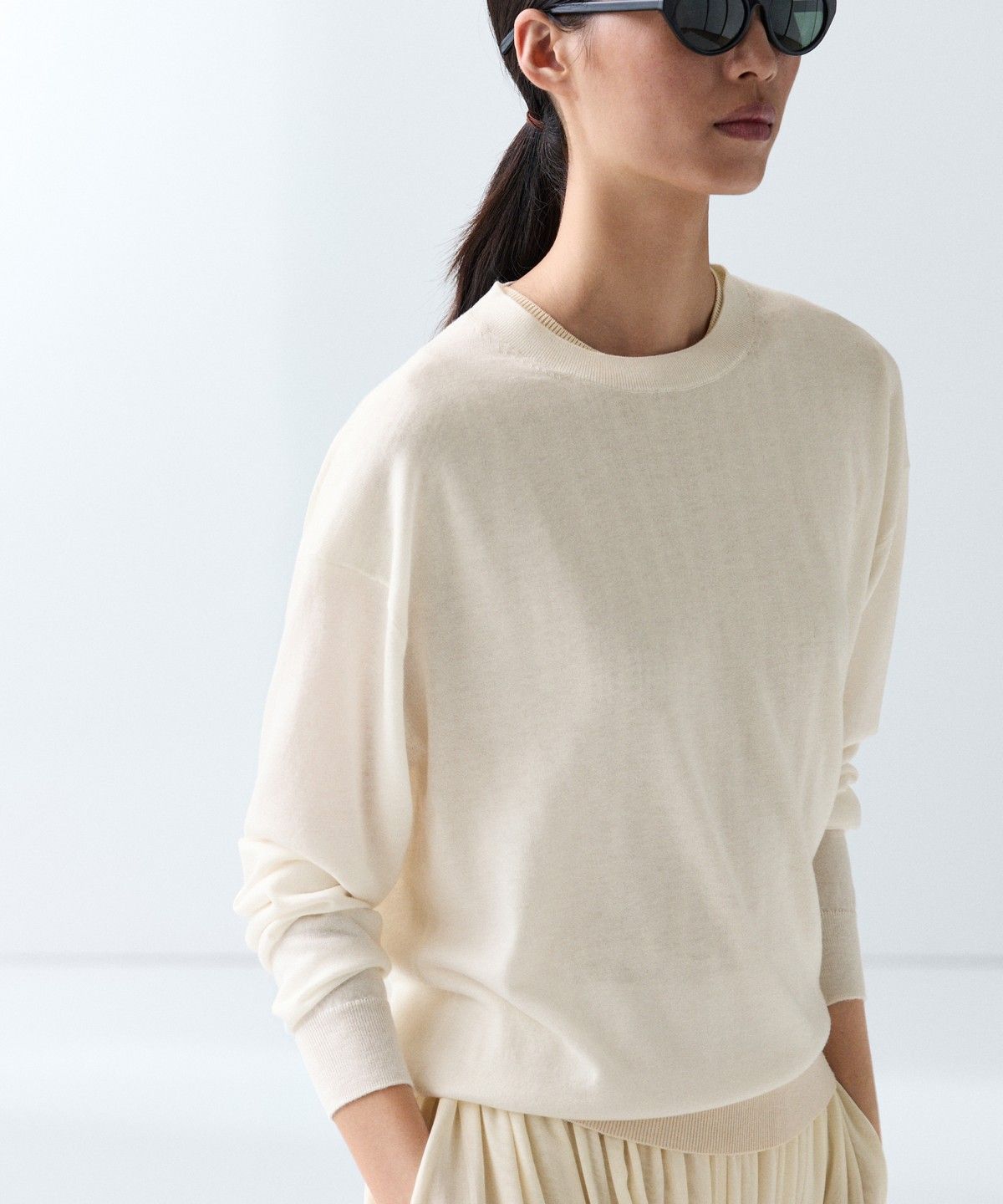 마시모두띠(MASSIMO DUTTI) 라운드넥 파인 니트 스웨터