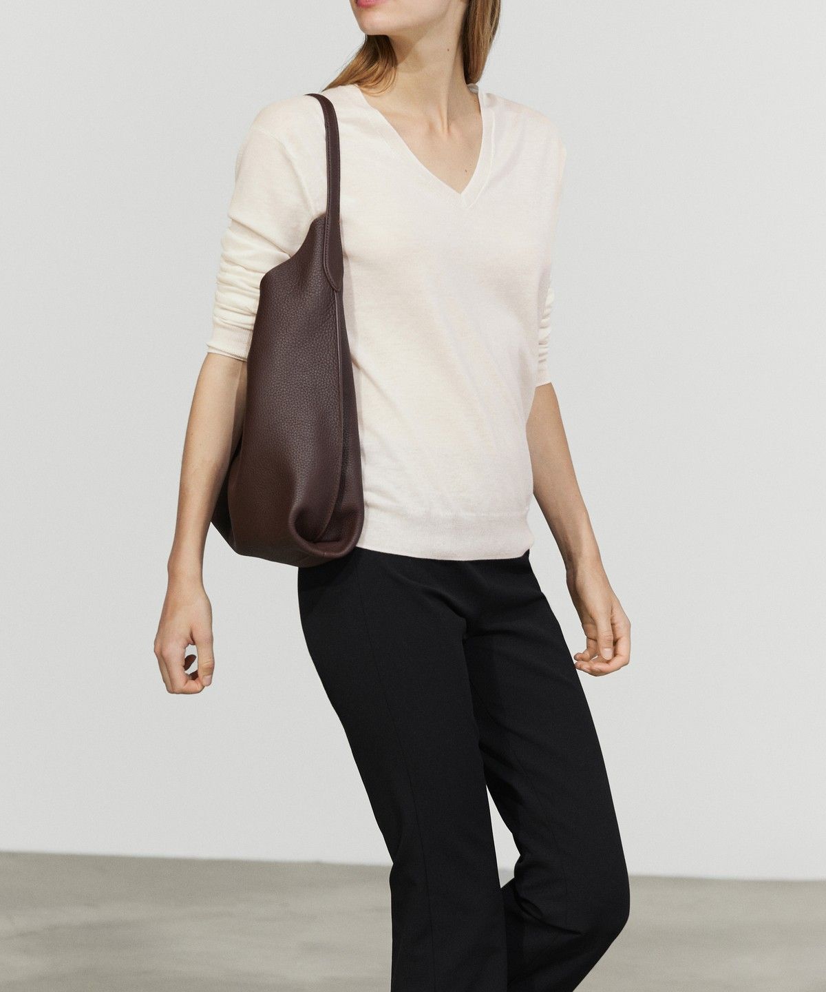 마시모두띠(MASSIMO DUTTI) 브이넥 니트 스웨터