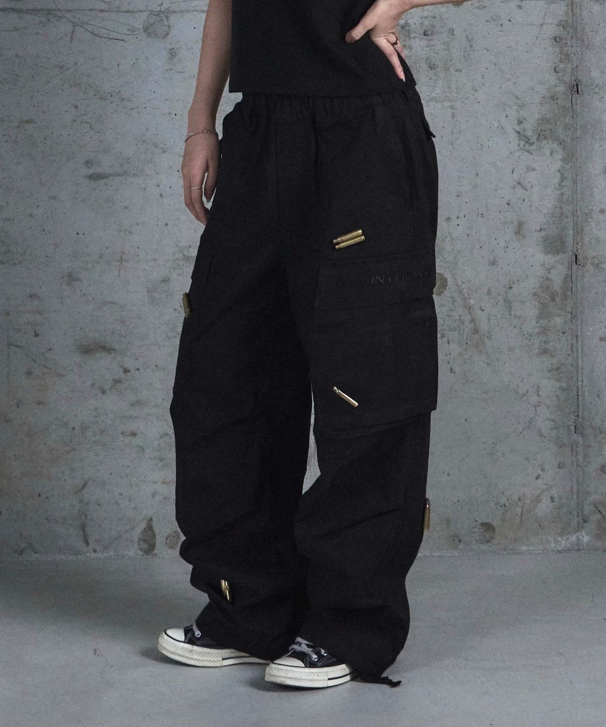 이브인더월드(EVEINTHEWORLD) BULLET CARGO PANTS BLACK