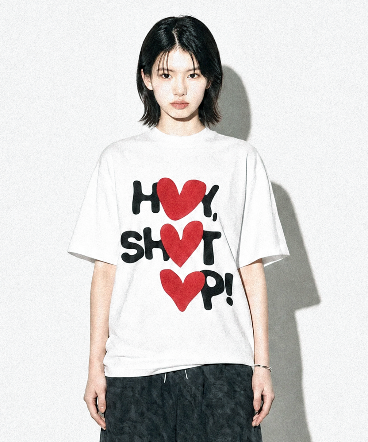 톤슬(TONSIL) HEY, SHUT UP! HEART 그래픽 반팔 티셔츠