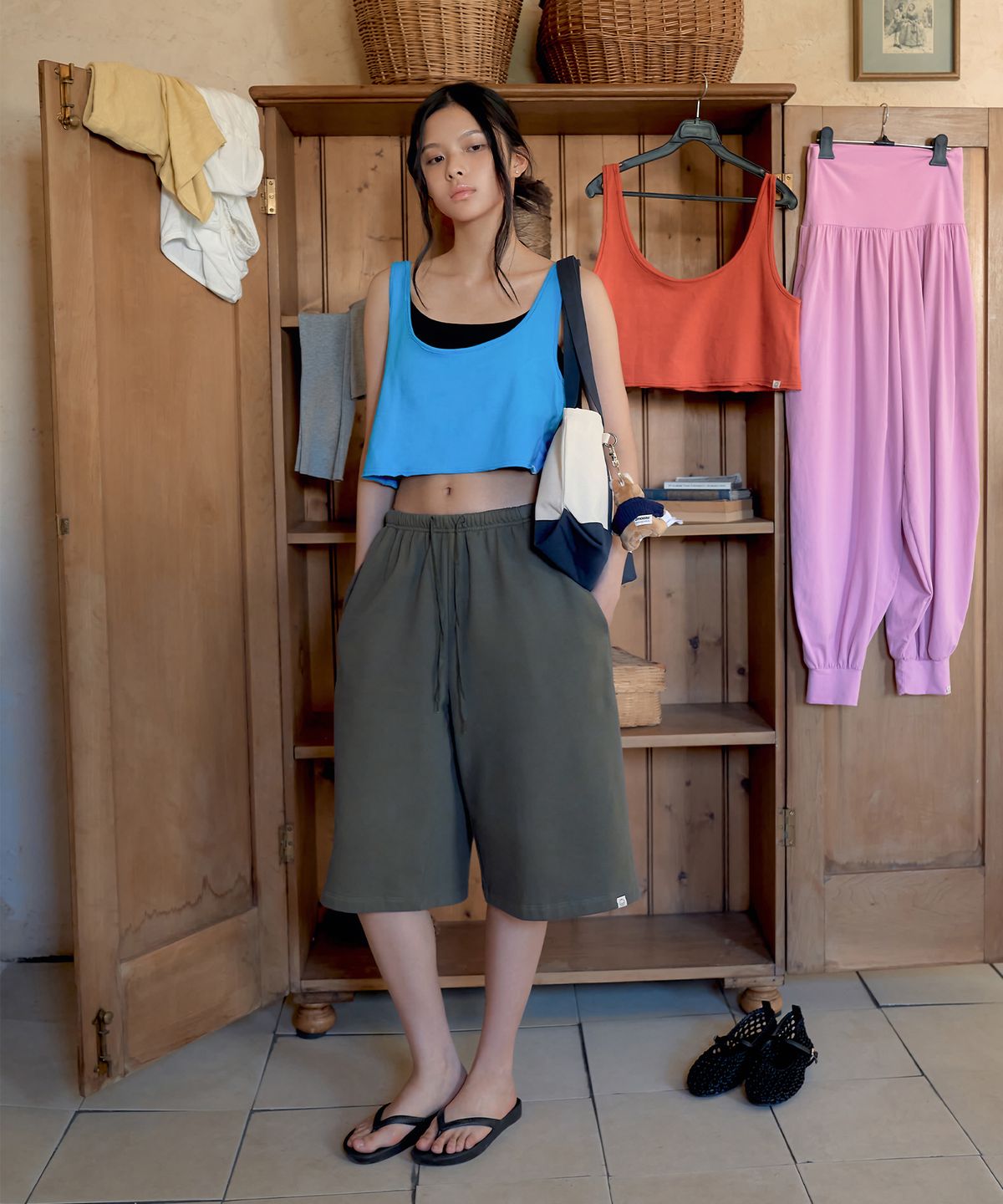디야니(DHYANI) Lowkey Sweat Shorts (Stone Gray) [Unisex]