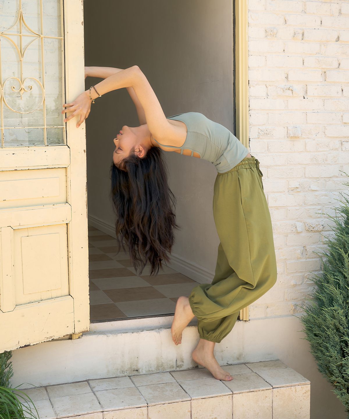 디야니(DHYANI) Om Jogger Pants (Olive Moss)