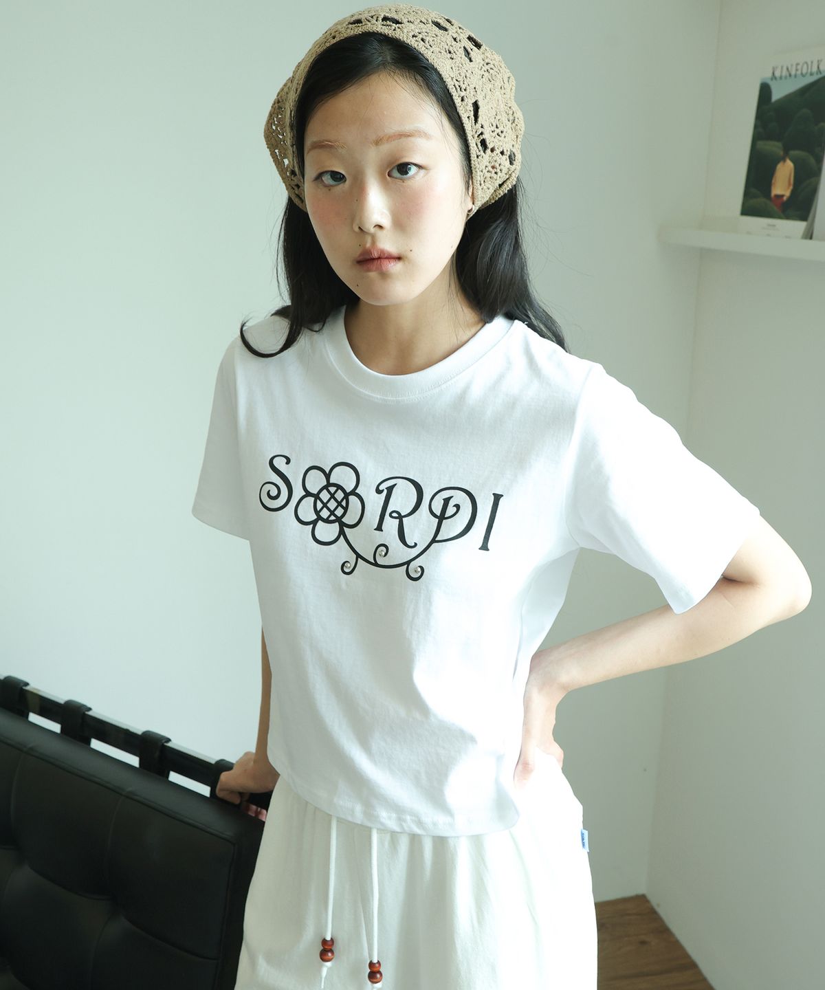소르디(SORDI) Garden Lettering Tee_white