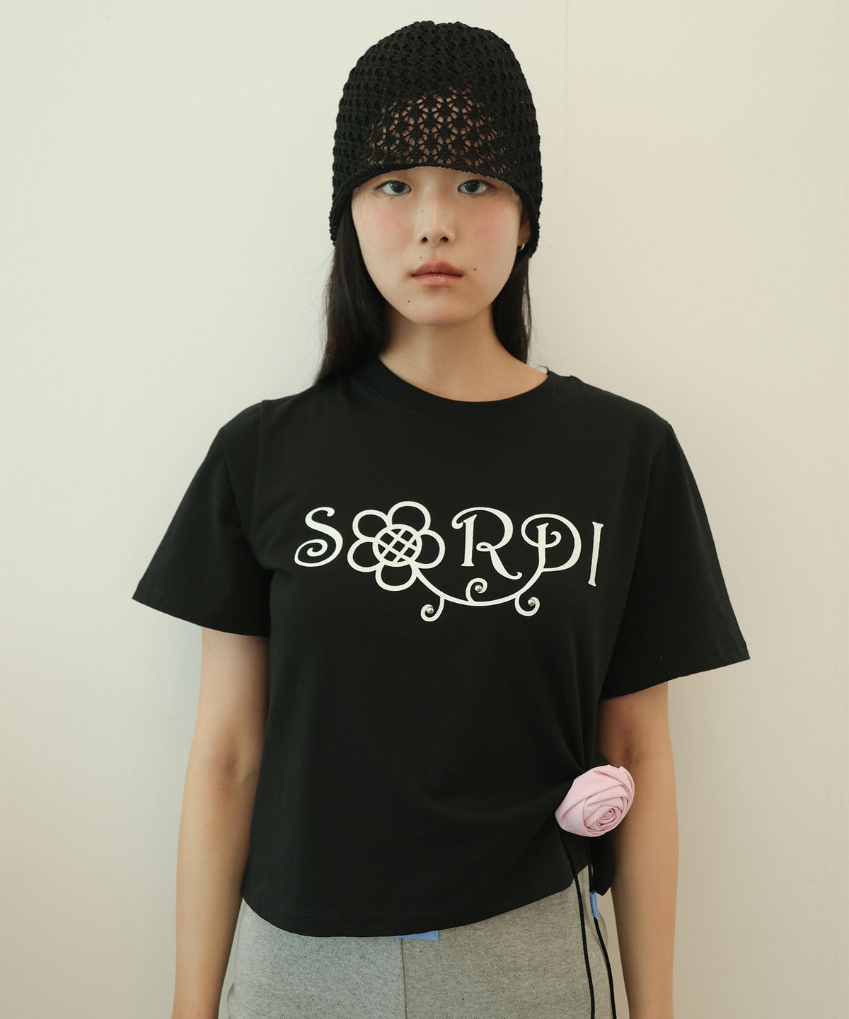 소르디(SORDI) Garden Lettering Tee_black