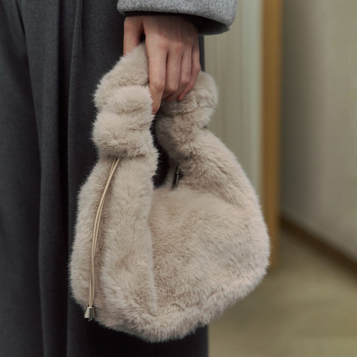 랩(LAP) POPPING FUR SHOULDER BAG AR7ABA02