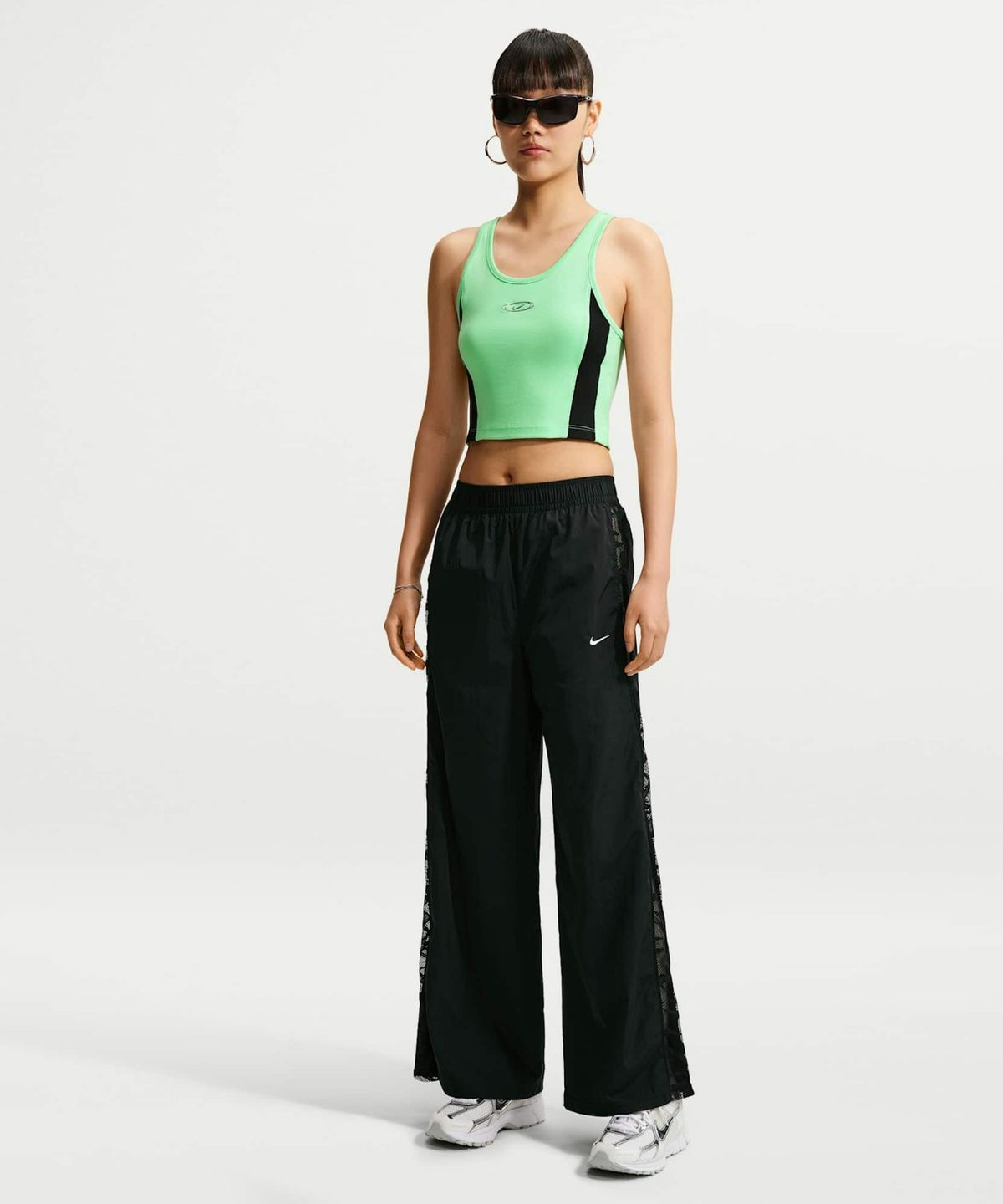 나이키(NIKE) 스포츠웨어 타이트 크롭 탱크 탑 W - 일루전 그린:블랙:메탈릭 실버 / IQ3163-336