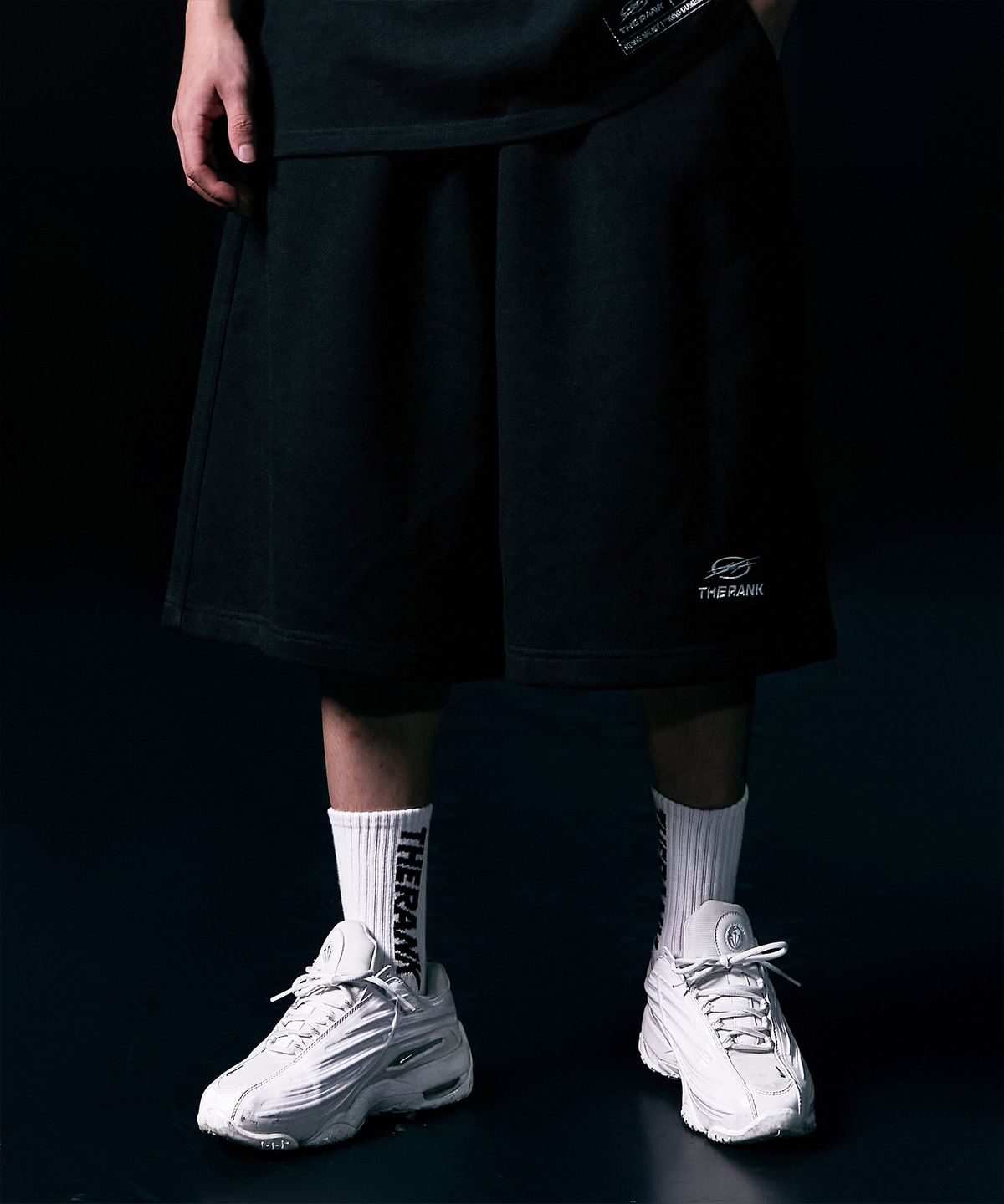 더랭크(THERANK) TITAN CORE BERMUDA PANTS [BLACK]
