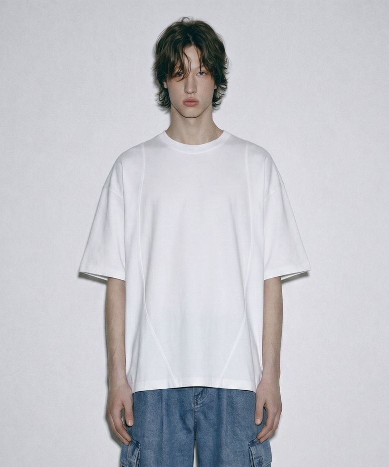 커브드 라인 백 플리츠 티셔츠  화이트
