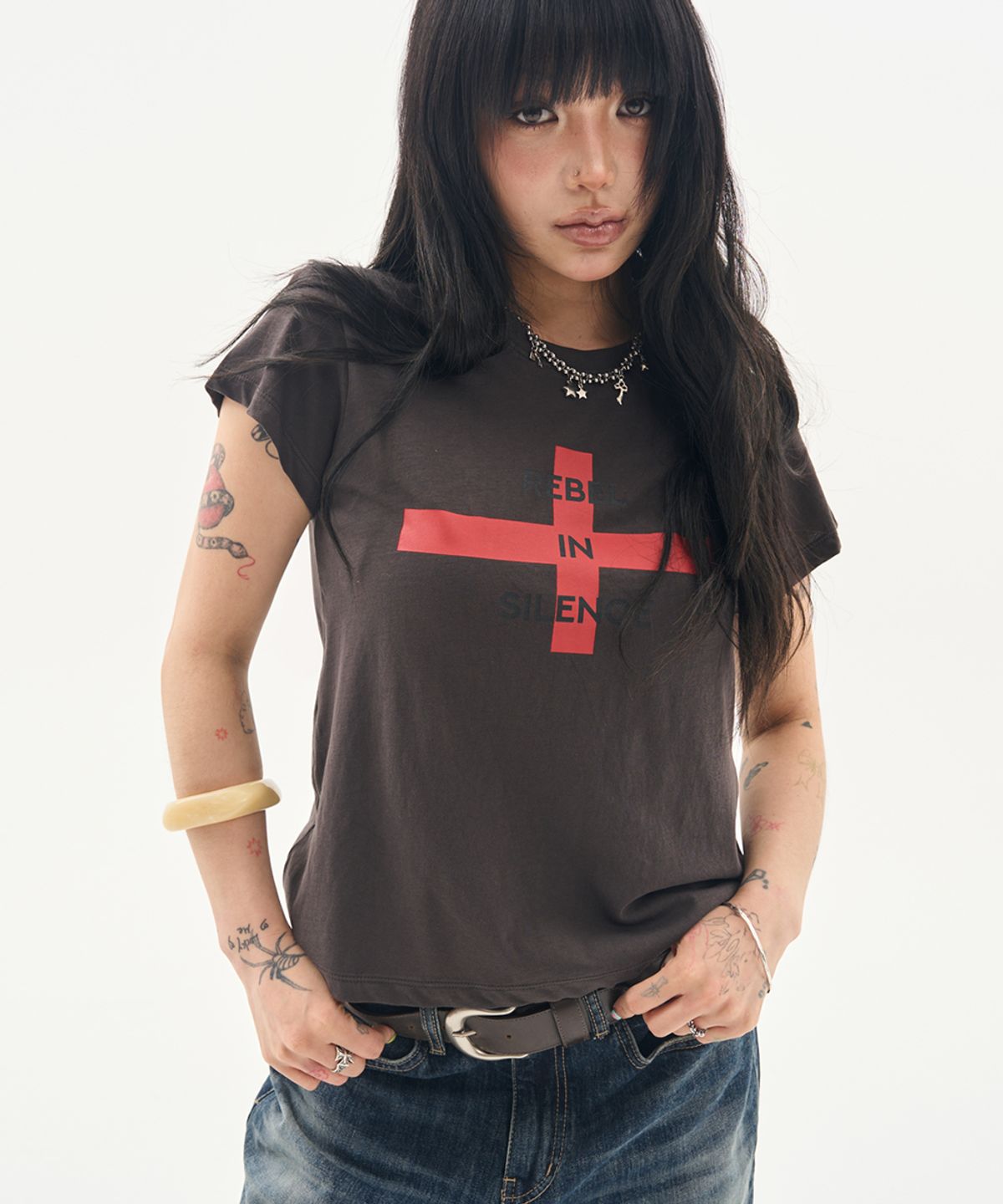 필프(PEALP) [PEALP X YEEUL] REBEL IN SILENCE T-SHIRT(CHARCOAL)