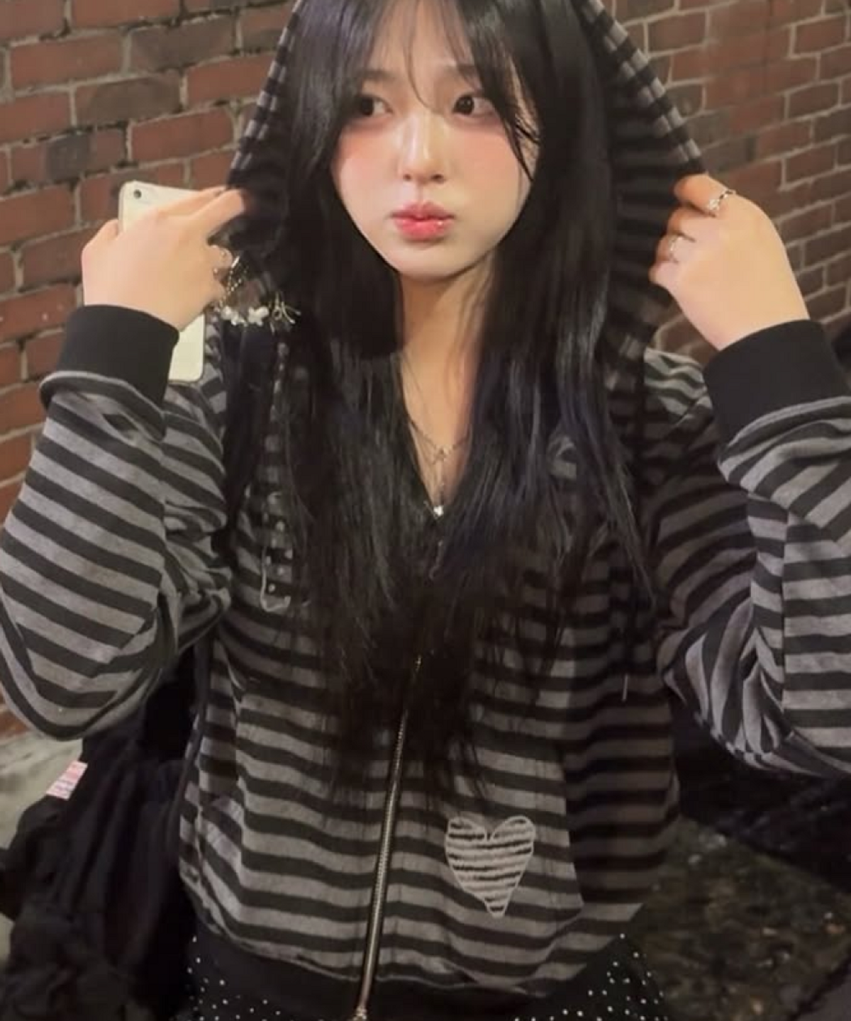 로긴 앤 로지(ROGIN N ROSIE) Heart Drawing Stripe Hood Zip Up Black Gray
