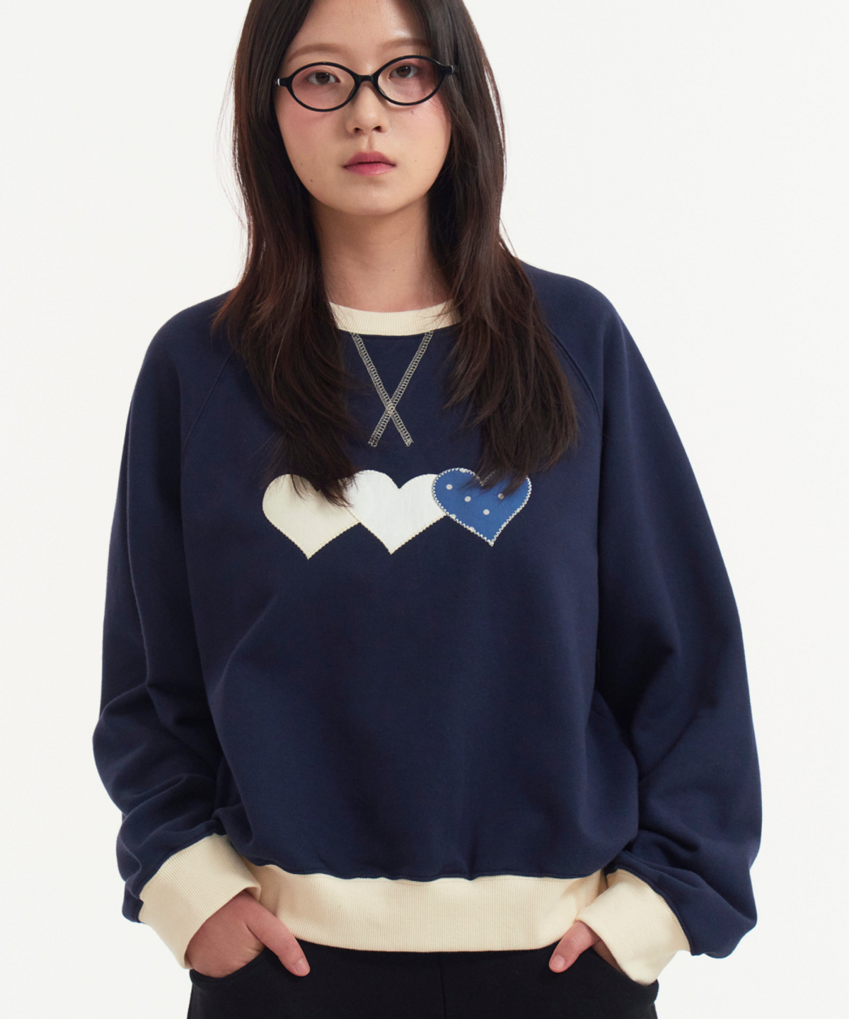 로긴 앤 로지(ROGIN N ROSIE) Heart Patch Sweatshirt Navy Cream