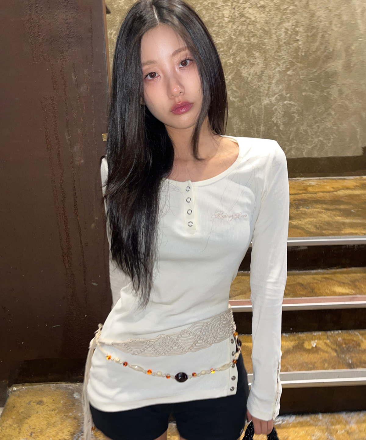 로긴 앤 로지(ROGIN N ROSIE) Side Button Detailed Slim-Fit Long Sleeve Ivory