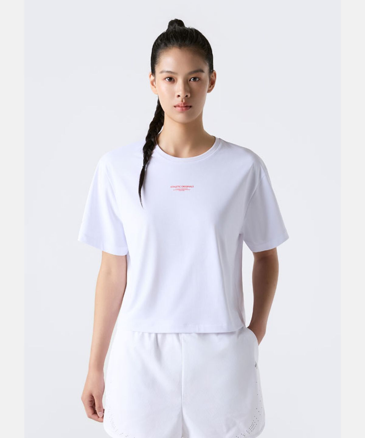 데상트(DESCENTE) 여성 러닝 백그래픽 크롭 반팔 티셔츠 화이트 SR322RTS71