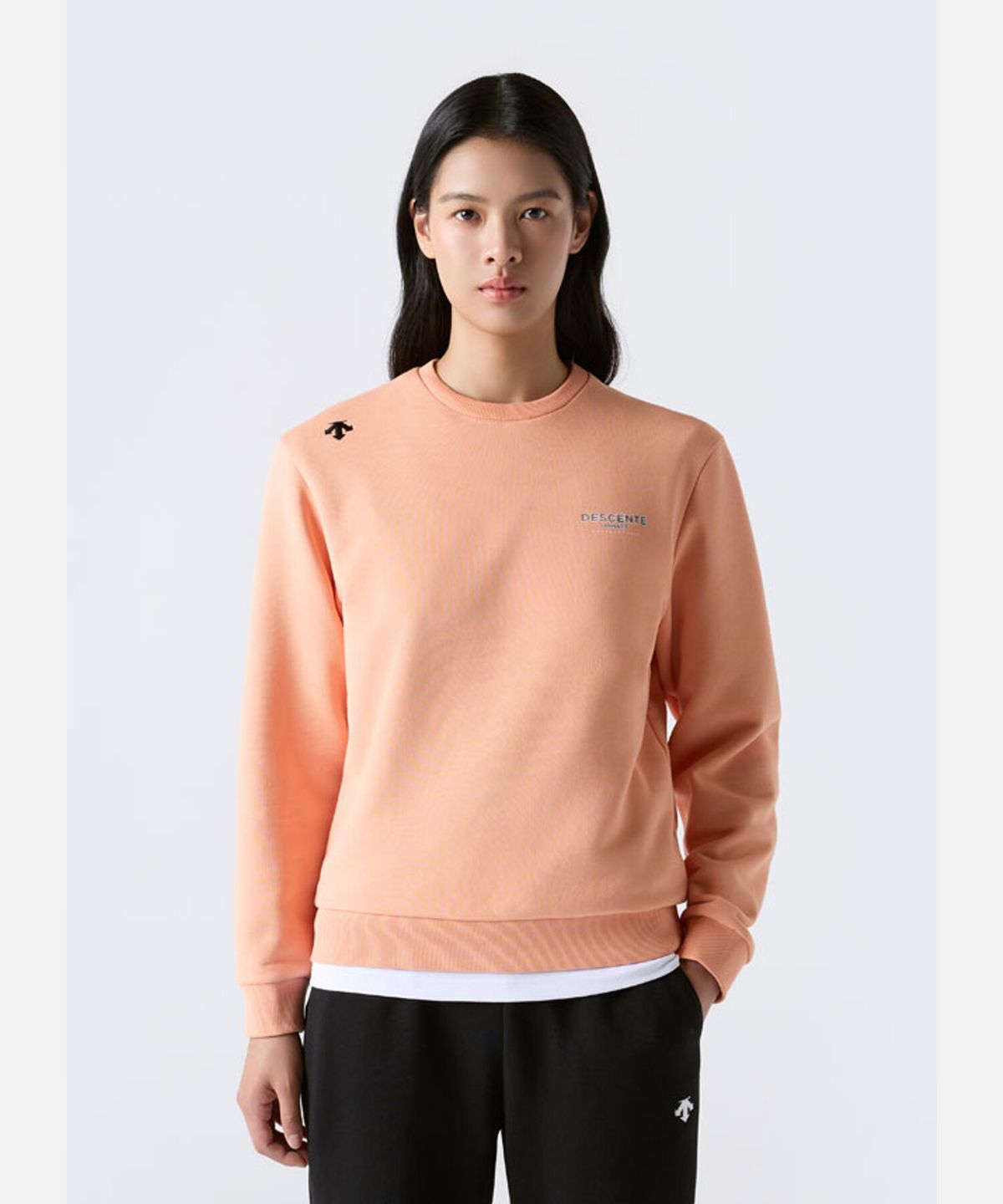 데상트(DESCENTE) 스포츠테리 워딩 컴포트핏 맨투맨 코랄 SR323UHT81