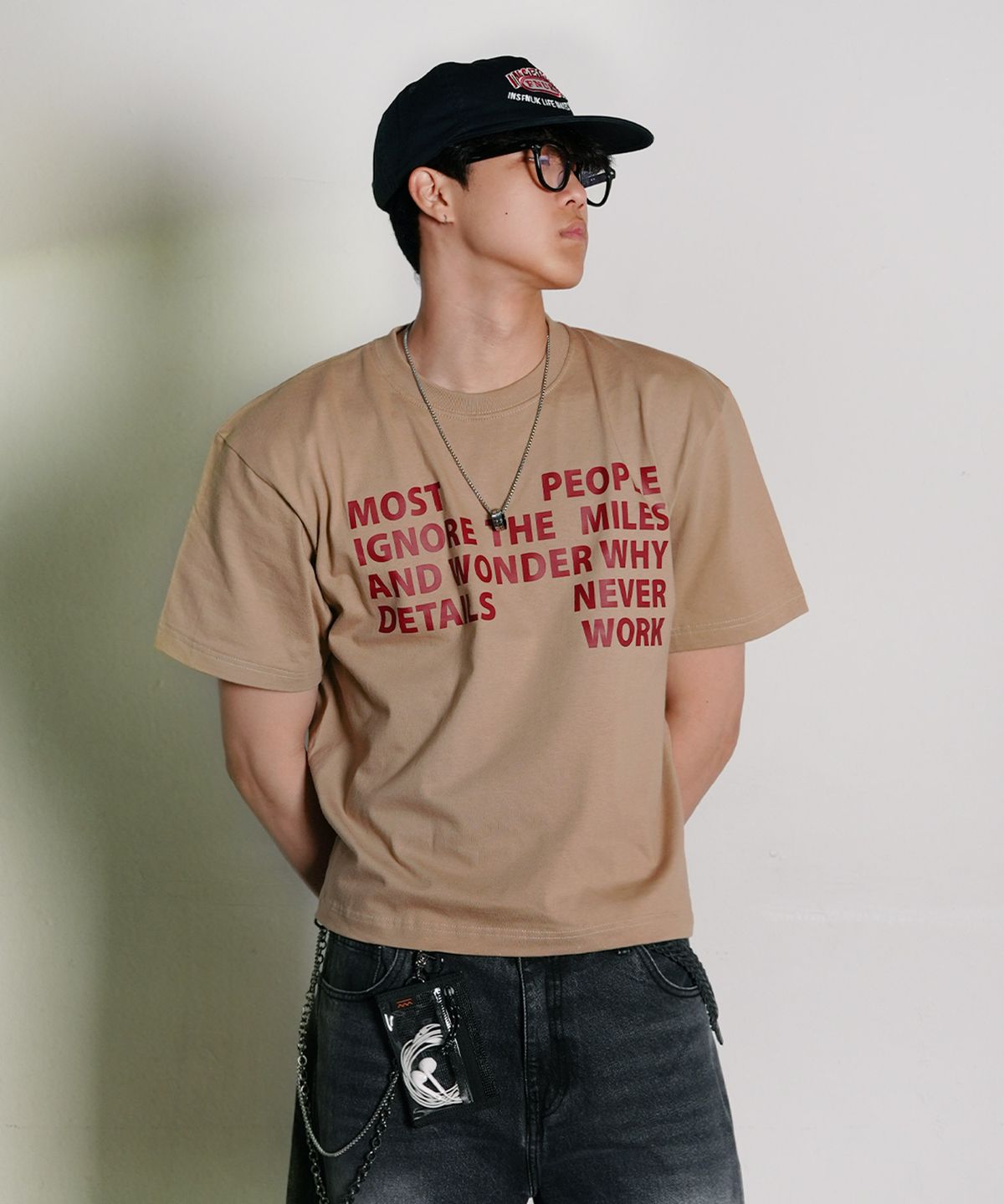 더마일(THEMILE) 피플 센텐스 크롭 크루넥_DEEP BEIGE