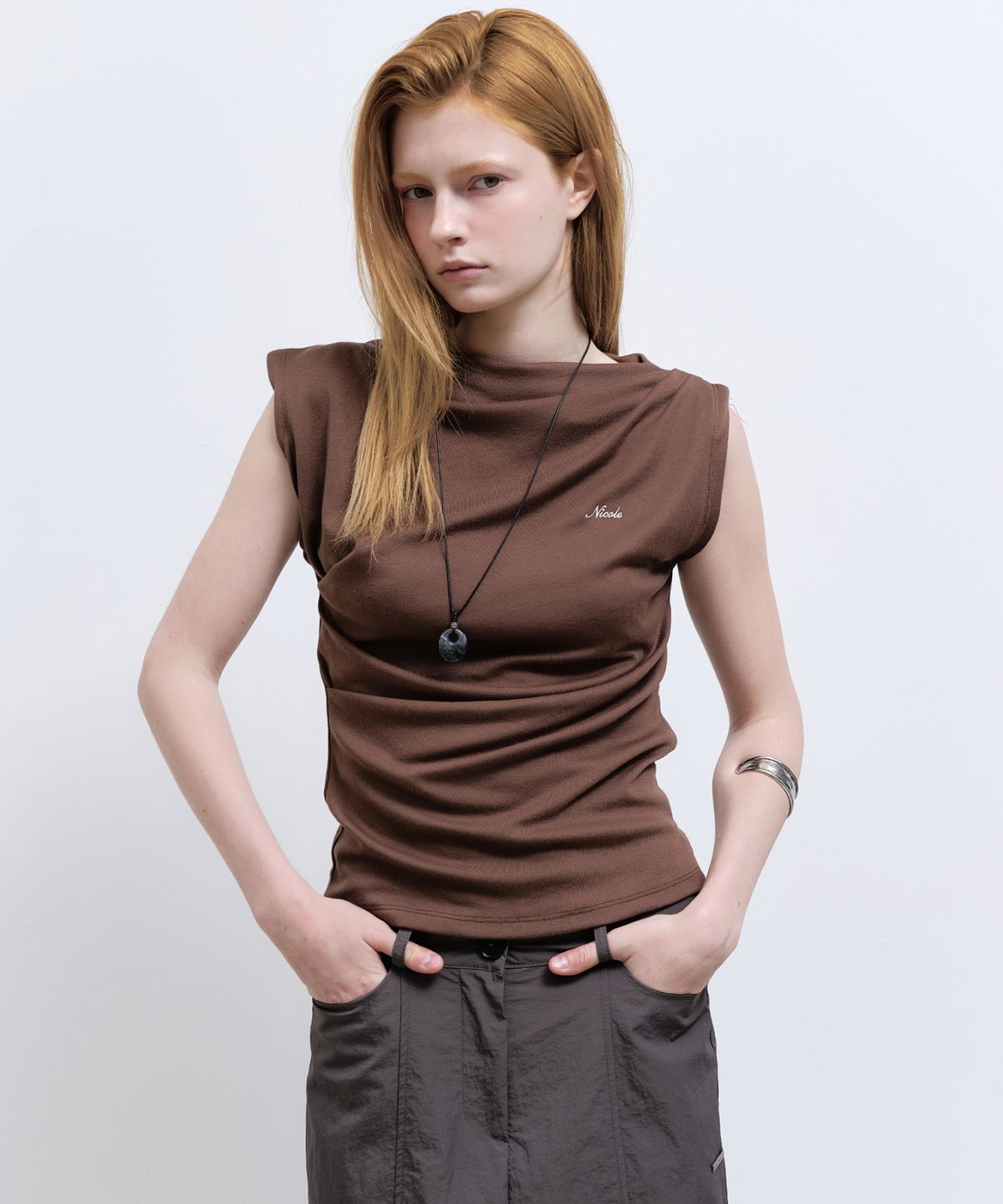 닉앤니콜(NICK&NICOLE) DRAPED SHIRRING SLEEVELESS TOP_BROWN