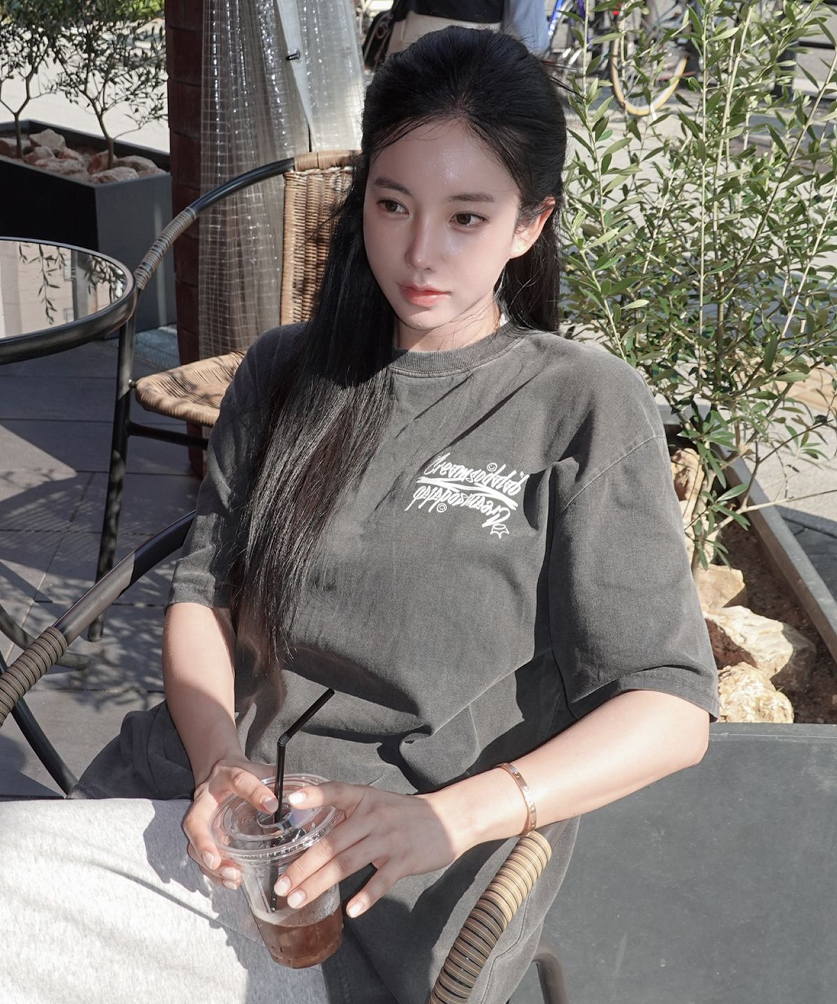 크림소다랩(CREAM SODA LAB) 씨알에스디엘 스몰 로고 가먼트 다잉 피그먼트 반팔 티셔츠 스모키 차콜 화이트