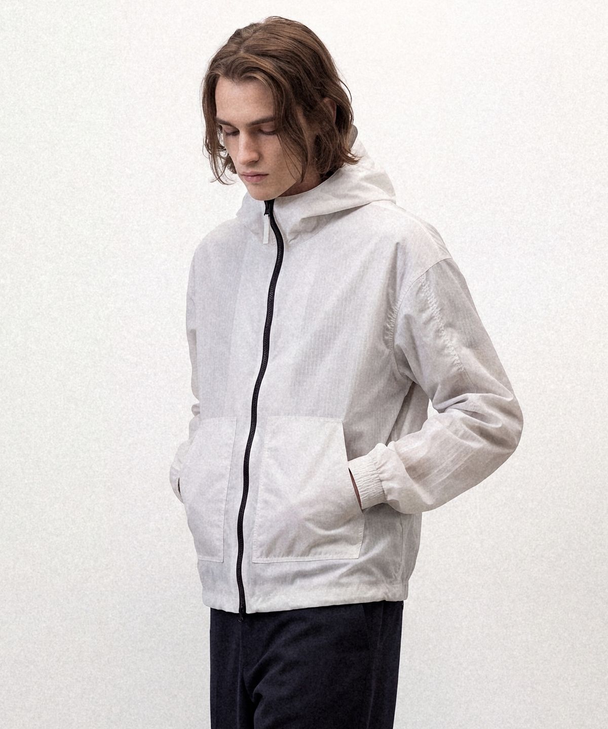 그레이지(GREIIGE) 시어 엠보 립스탑 윈드브레이커 (라이트 그레이)