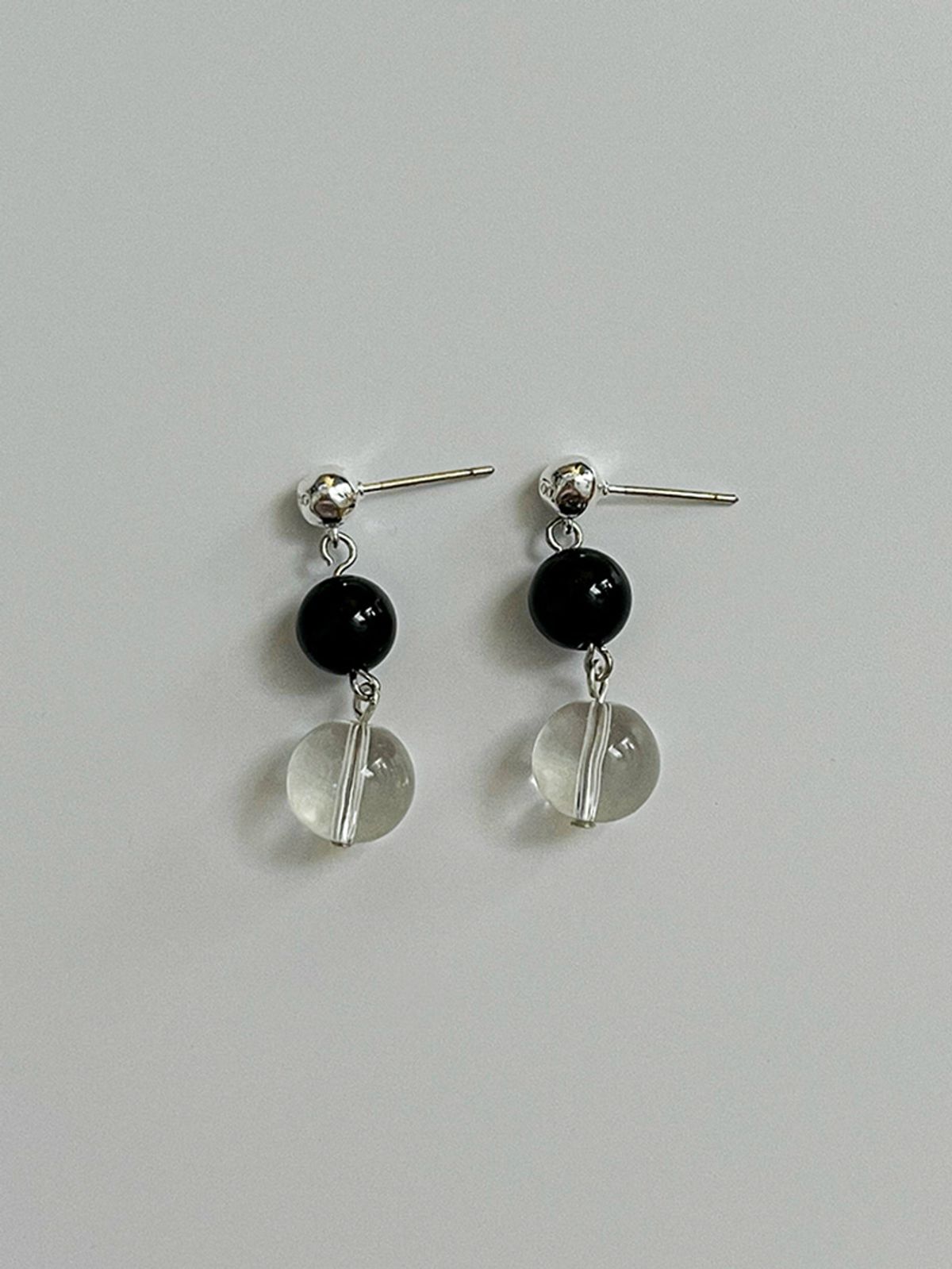 소수(SOSOO) Long Drop Gem Stud Earrings