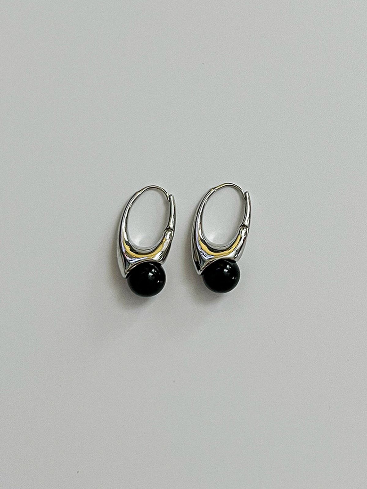 소수(SOSOO) Quartz One-Touch Earrings [Black]