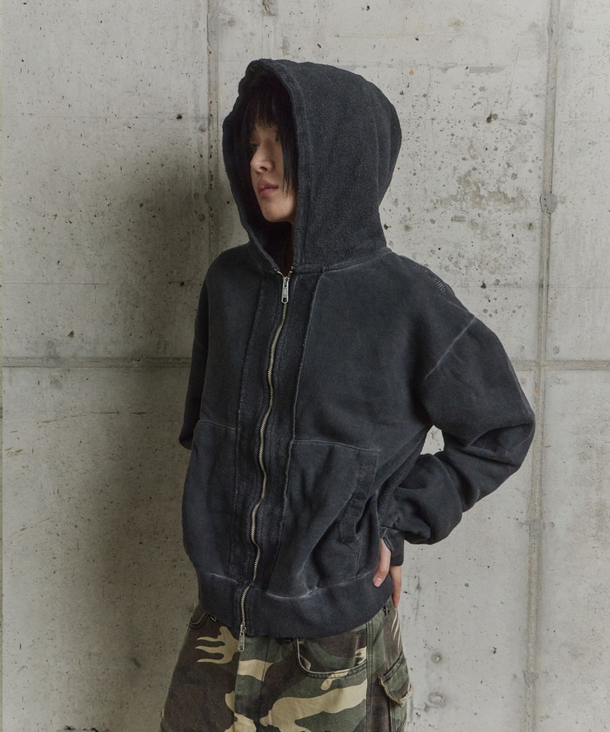 9999아카이브(9999ARCHIVE) Curved Line Hood Zip-Up