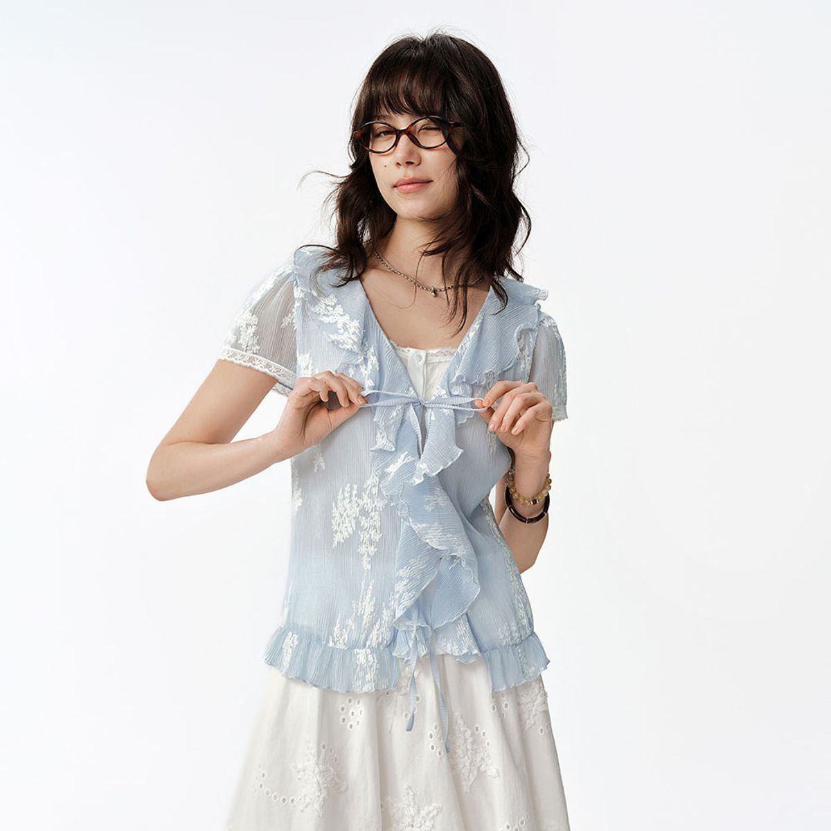 에이앤레이(AEIREI) AR_Embroidery frill ribbon blouse_2color