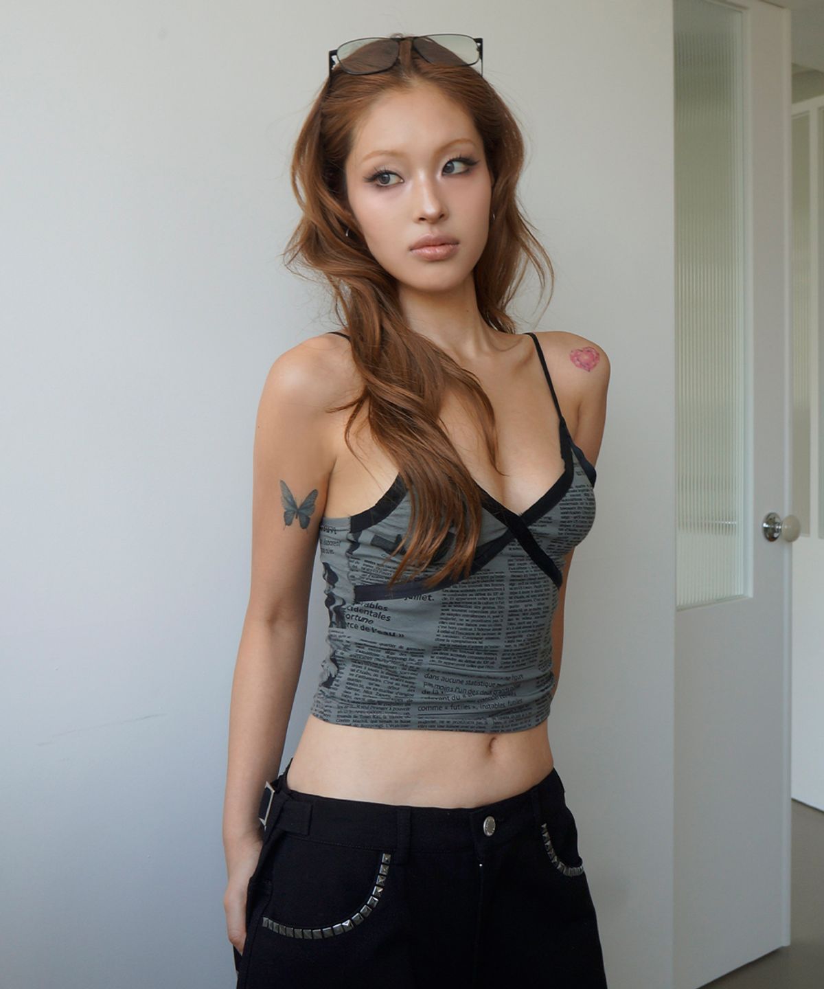 웨이브걸(WAVEGIRL) Newspaper Print Sleeveless Top