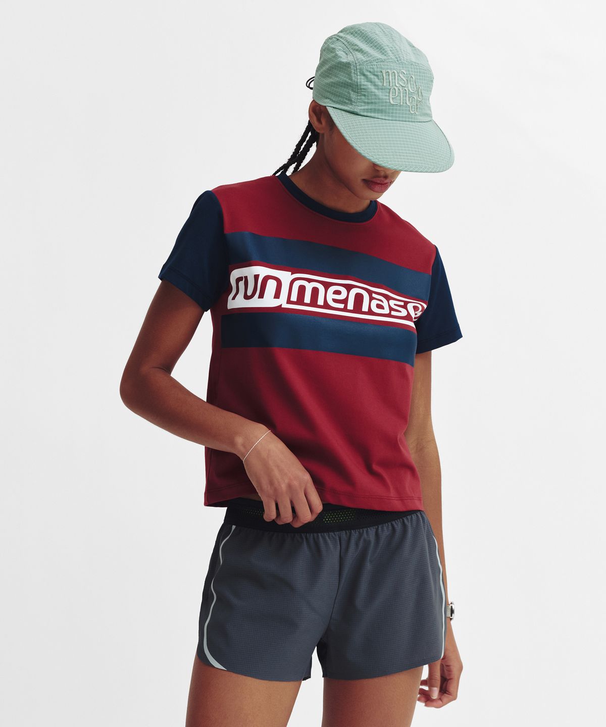 미나수(MENASOO) Menasoo Run Logo Short Sleeve T Shirt_Red