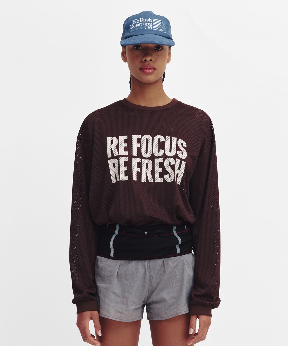 미나수(MENASOO) Refocus Mesh Round Neck T Shirt_Brown