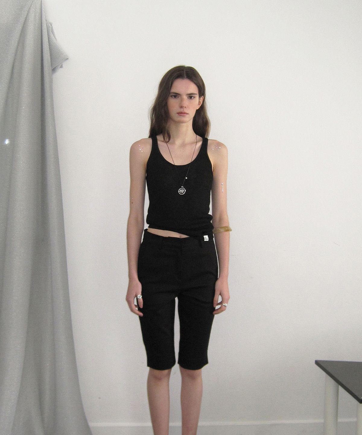 어패럴아카이브(APPAREL ARCHIVE) Halo layered knit sleeveless - Black