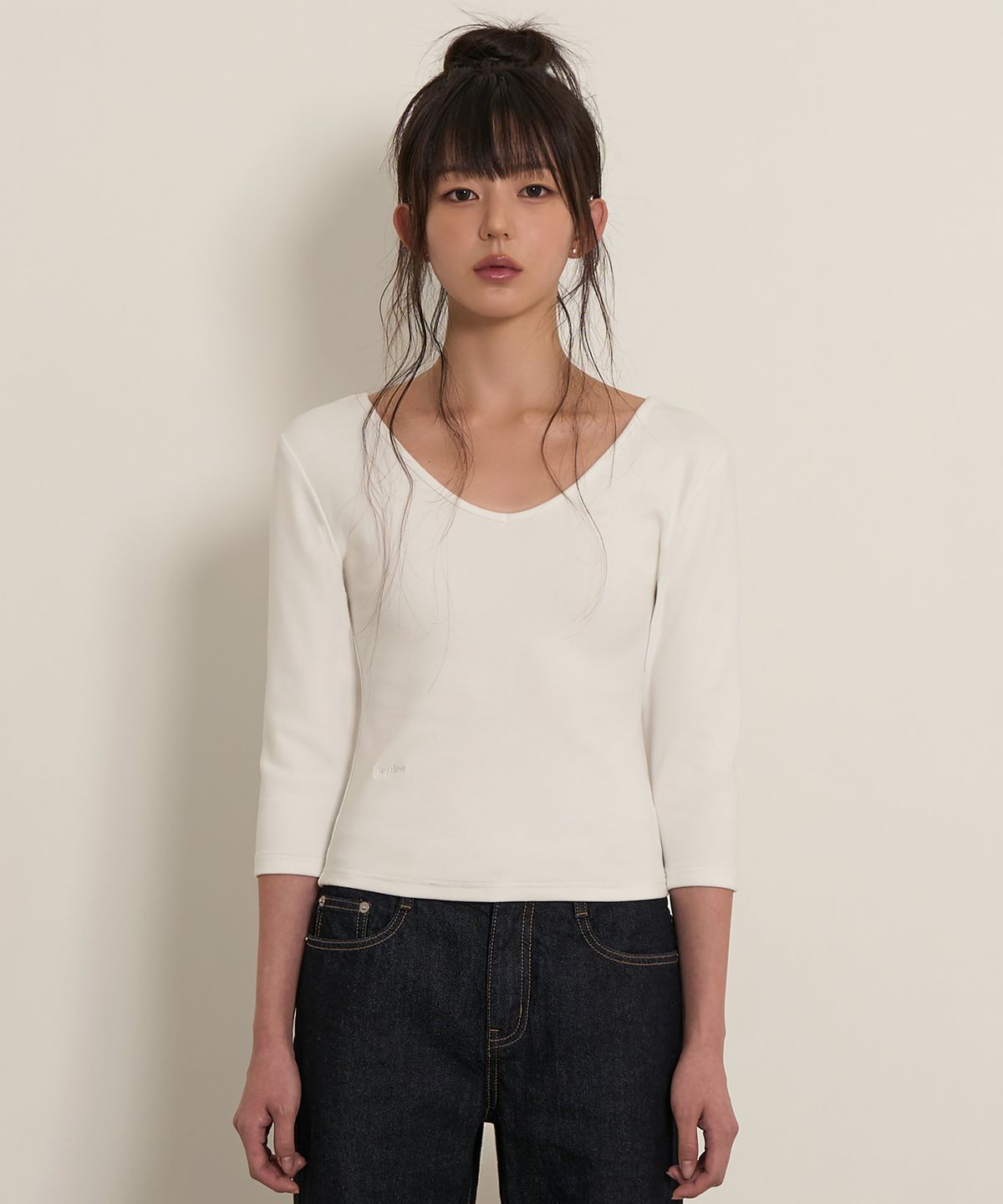 페플리(PEPLEE) V-Neck 3/4 Sleeve Tee (White)