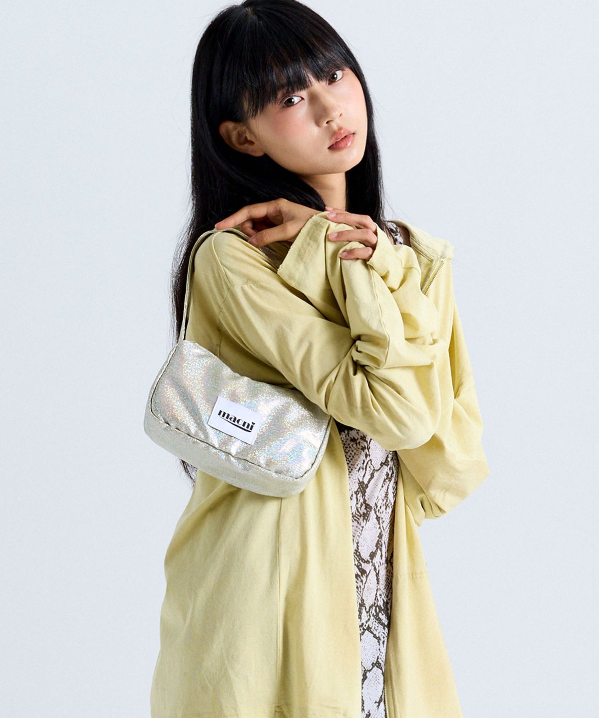 마크니(MACNI) GLITTER MINI POUCH SHOULDER BAG AURORA SILVER