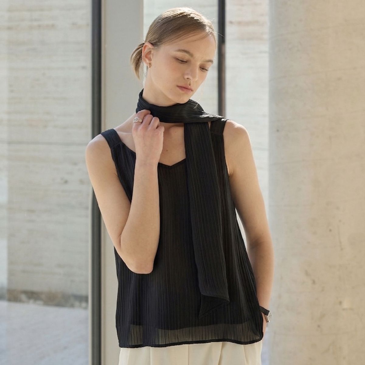 히이크(HYYK) Scarf Set Two-Way Blouse_Black