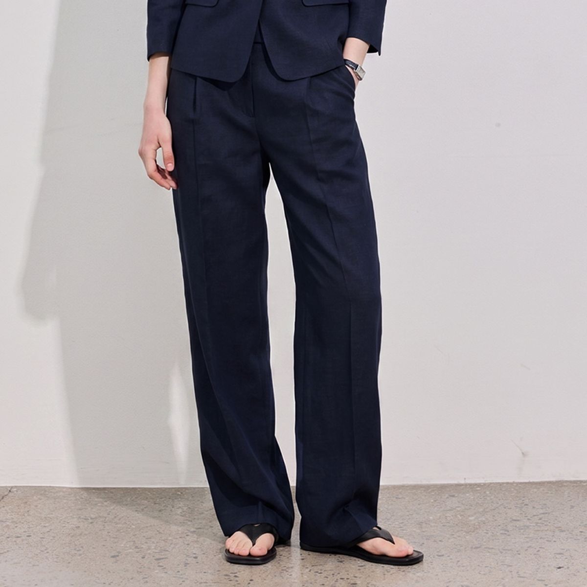 히이크(HYYK) Modern Natural-fit Slacks_Navy