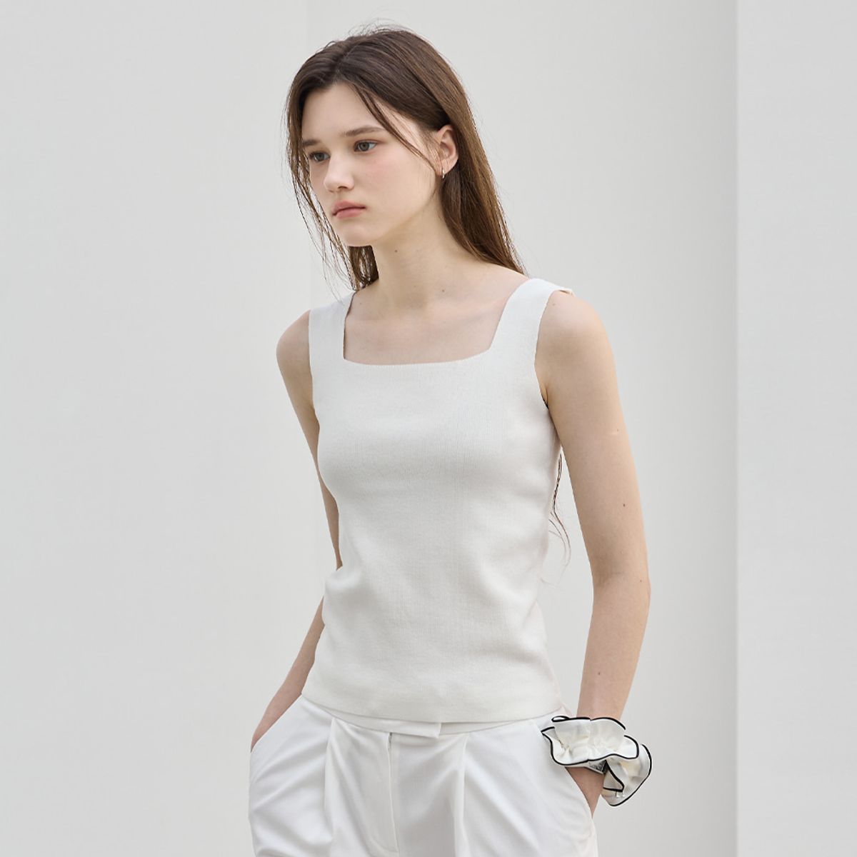 히이크(HYYK) Classic Square Neck Knit Top_Ivory