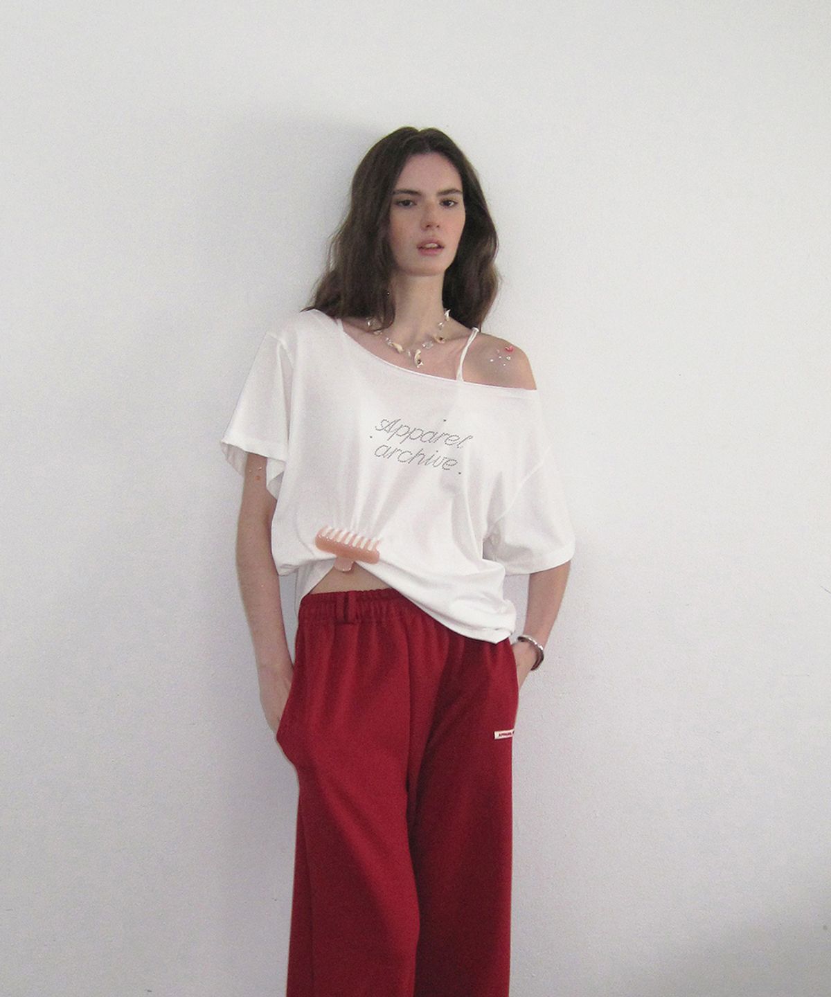 어패럴아카이브(APPAREL ARCHIVE) Nova off-shoulder t-shirt - Ivory