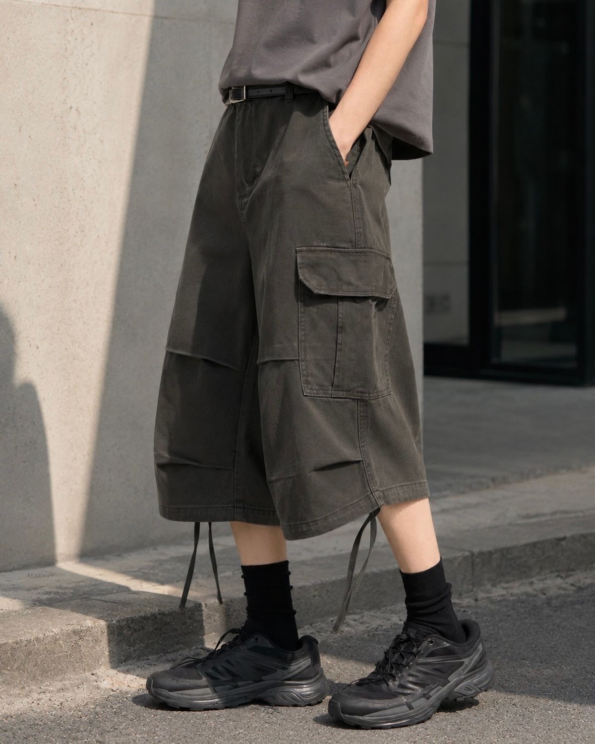 토피(TOFFEE) 워시드 코튼 카고 버뮤다 팬츠 (CHARCOAL)