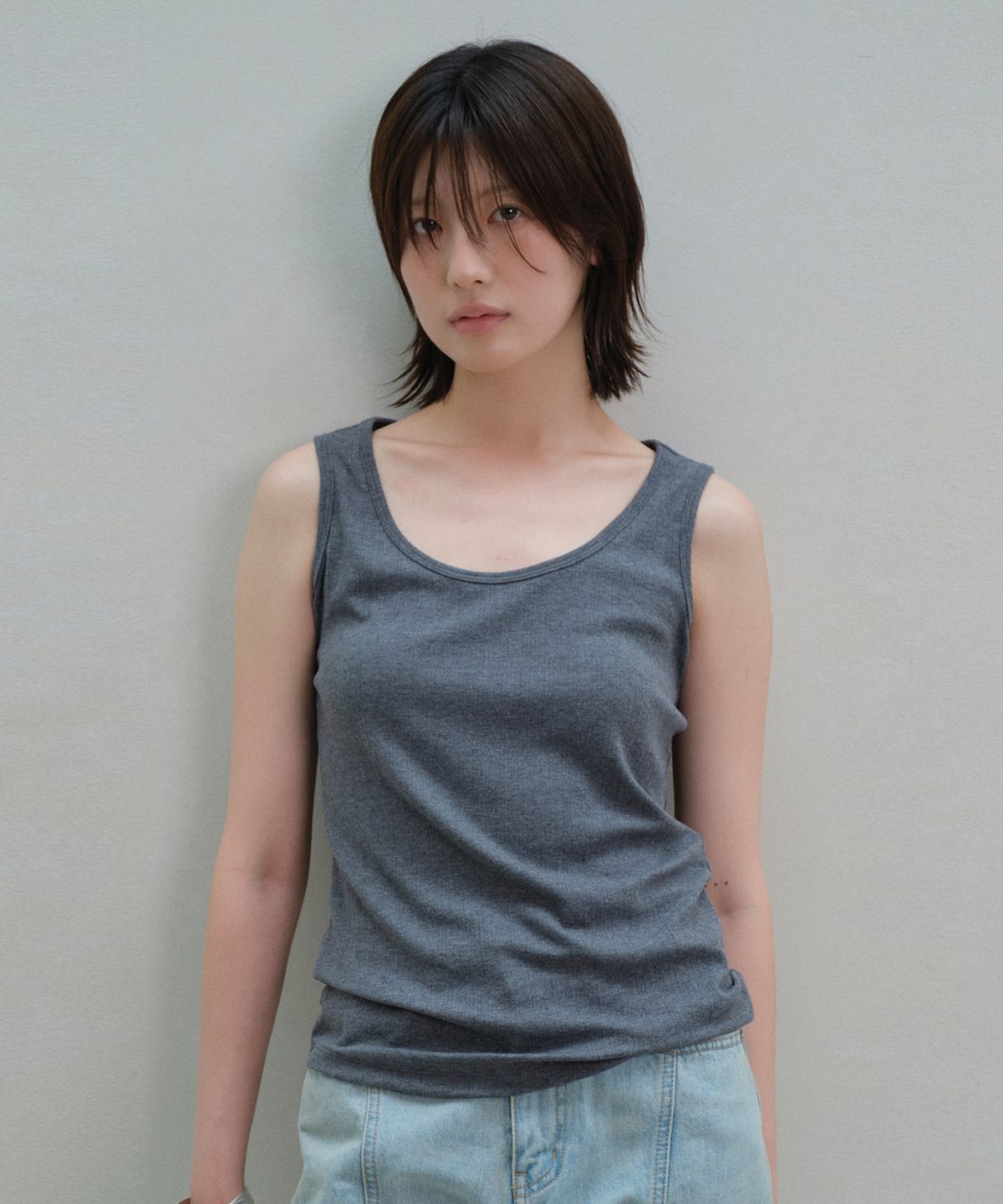 다이브인 우먼(DIVEIN WOMEN) RIBBED SOFT SLEEVELESS (CHARCOAL)