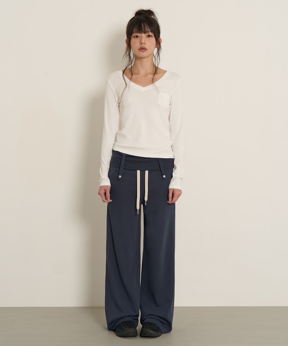 페플리(PEPLEE) Folded Snap Sweat Pants (Navy)
