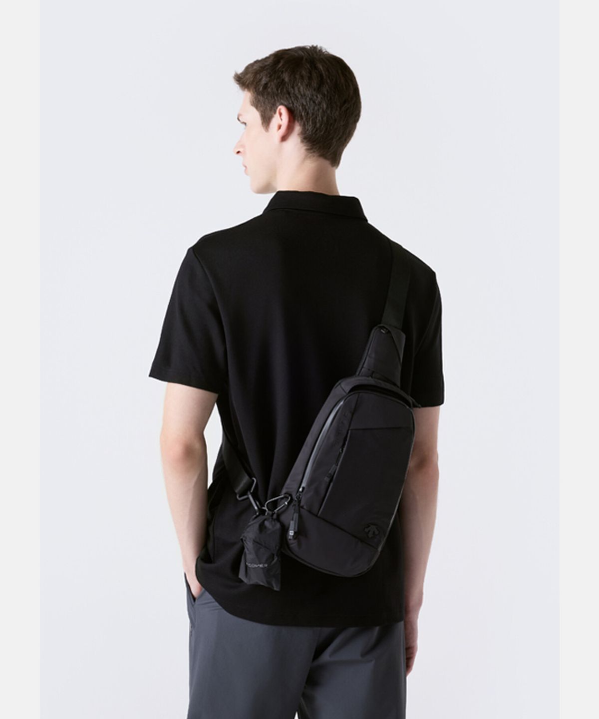 데상트(DESCENTE) 미디움 웨더프루프 슬링백 블랙 A 타입 SR323DBG70