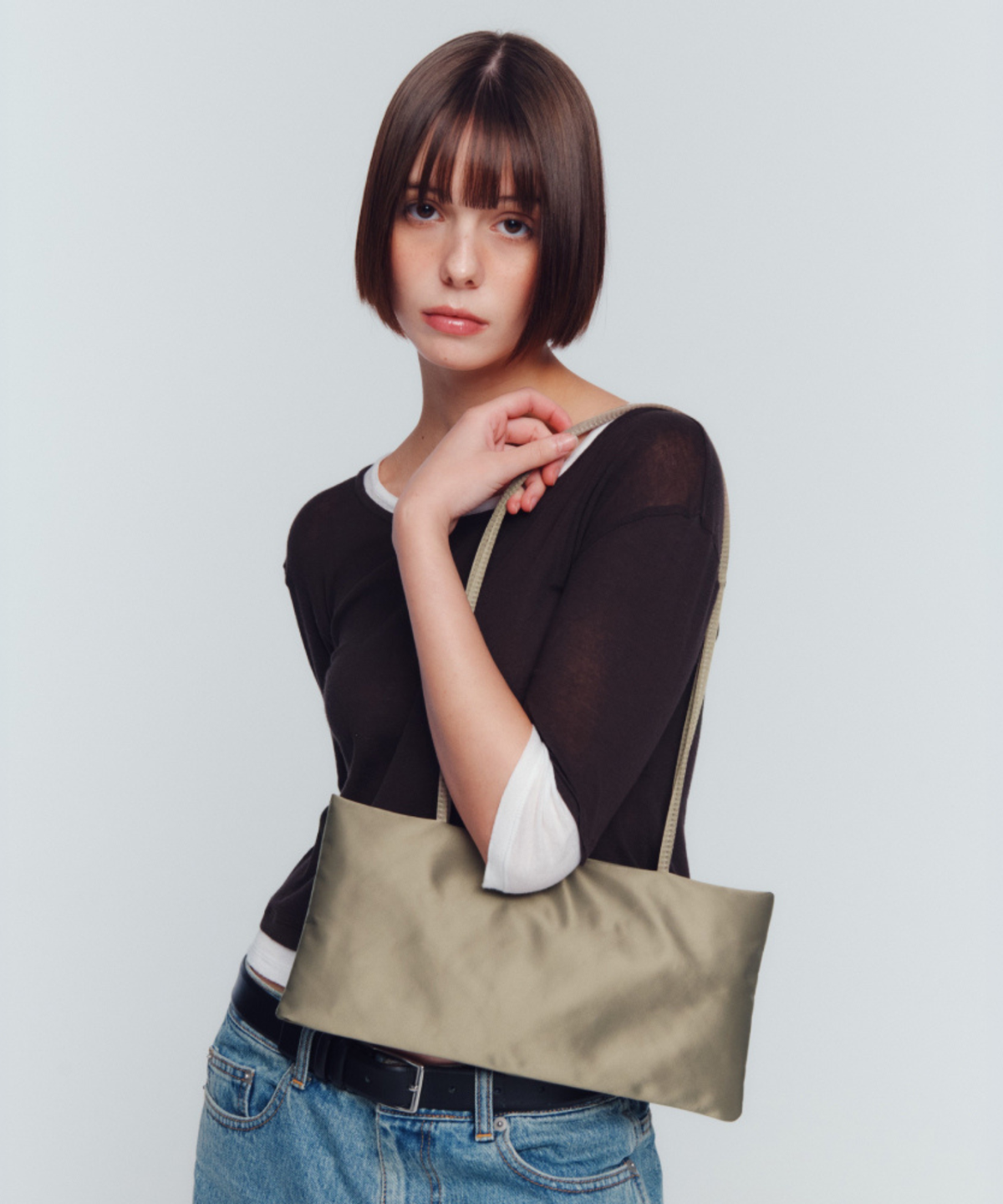 하 아카이브(HAHARCHIVE) 실키 이스트 숄더백 (올리브 그레이)