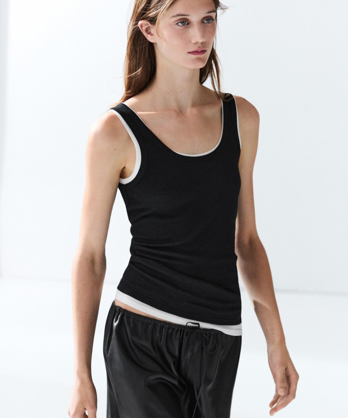 마시모두띠(MASSIMO DUTTI) 코튼 블렌드 더블 레이어 리브드 톱