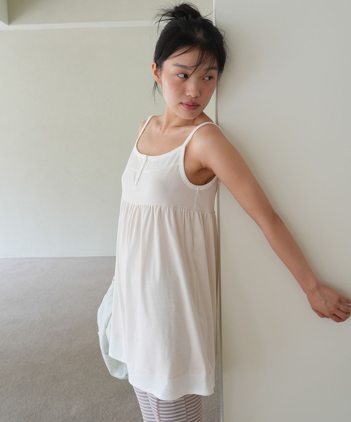 나츠(NAATS) Shring button sleeveless, ivory
