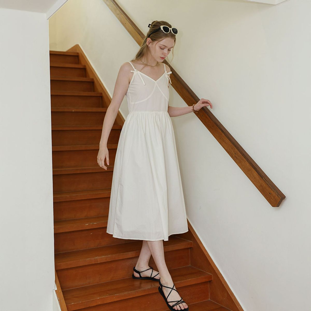 던드롭(DUNDROP) DD_Bow strap flare dress_WHITE