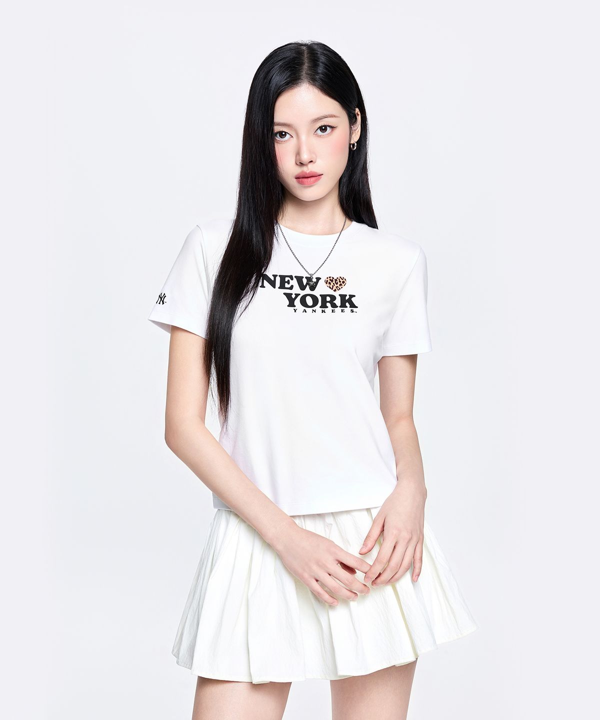 엠엘비(MLB) 여성 레오파드 하트 레터링 슬림 세미 크롭 반팔 티셔츠 NY (White)
