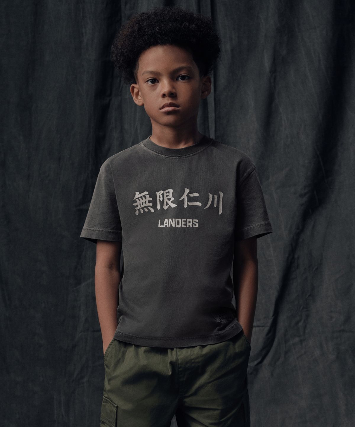무신사 스탠다드 키즈(MUSINSA STANDARD KIDS) [SSG랜더스 컬래버] 무한인천 피그먼트 다이드 티셔츠 [차콜 그레이]