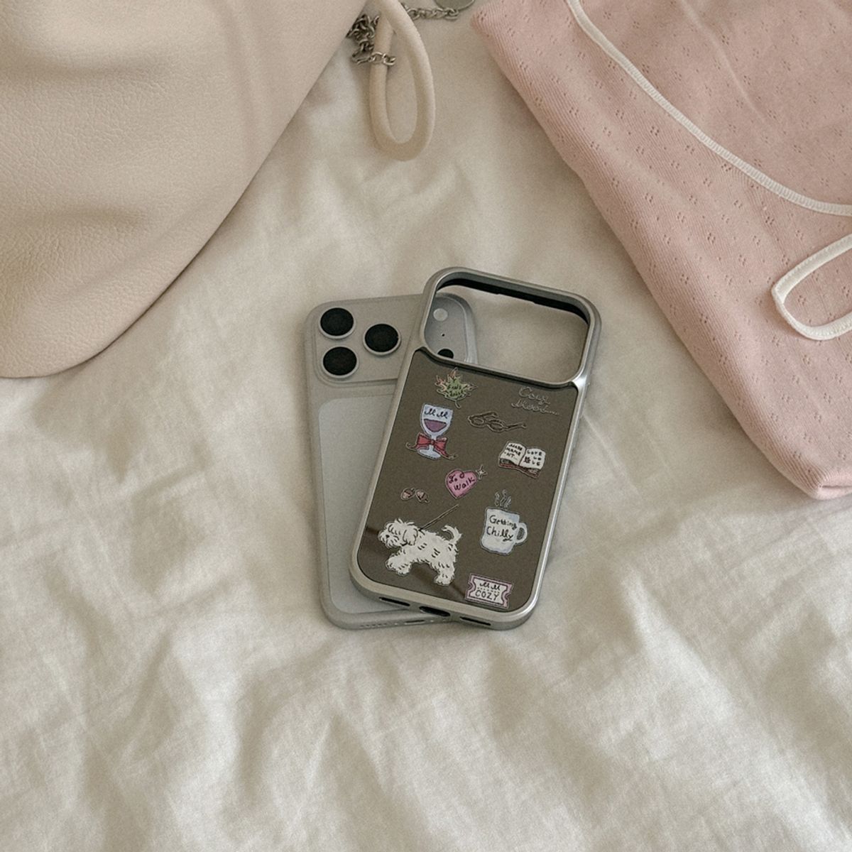 메이드모먼(MADEMOMENT) cozy drawing pattern 디자인 [블랙미러 실버 범퍼케이스]